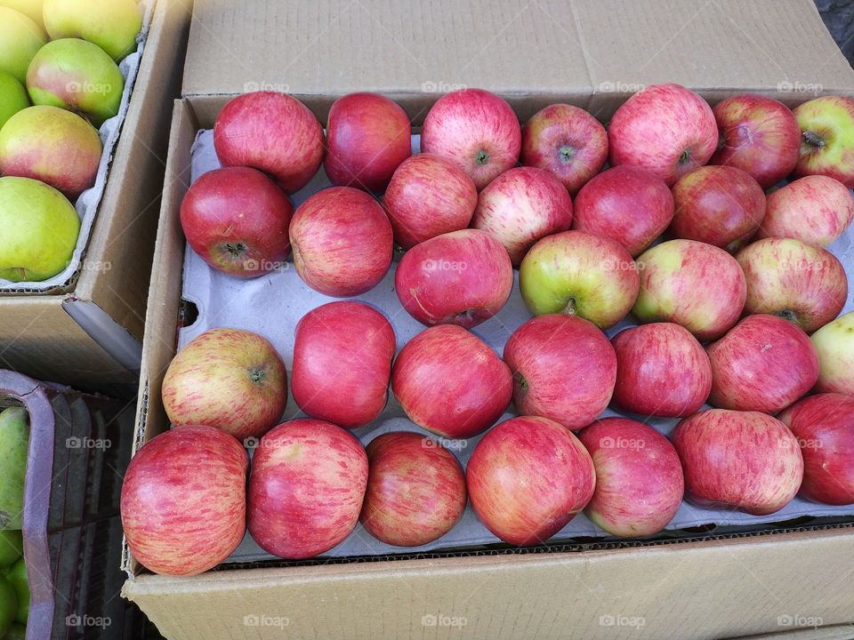 Apples from Harshil, the famous tourist spot in Uttarakhand