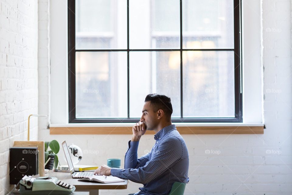 A confused guy looking at his laptop system