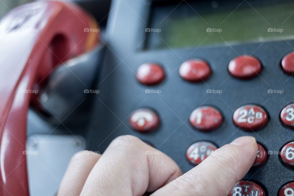 Pay phone, dialing numbers 