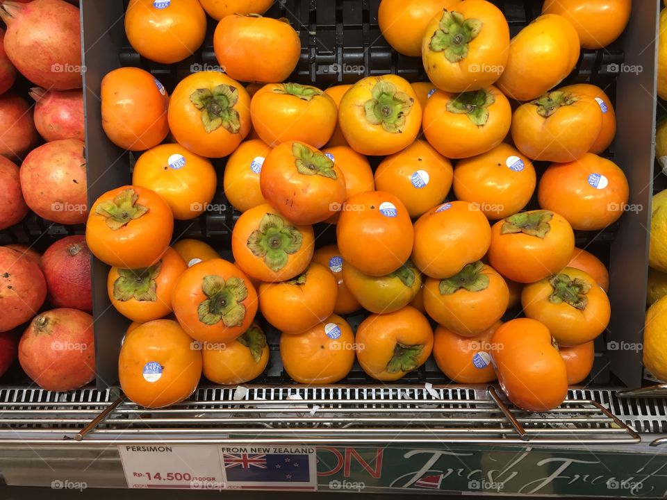 Persimmon layer on the chiller at supermaket