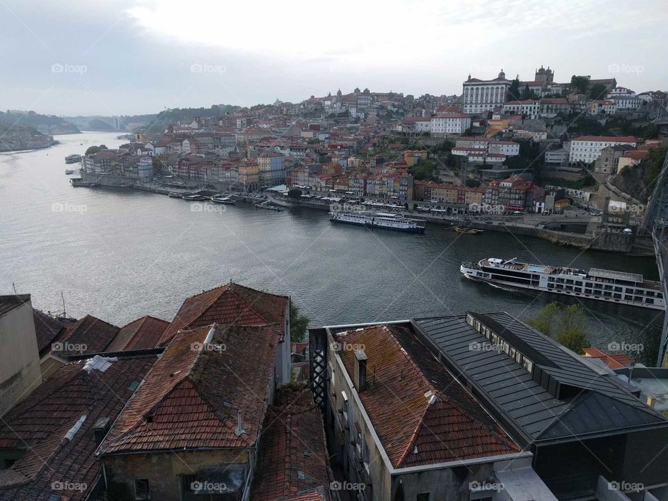 A bird view on porto and the river