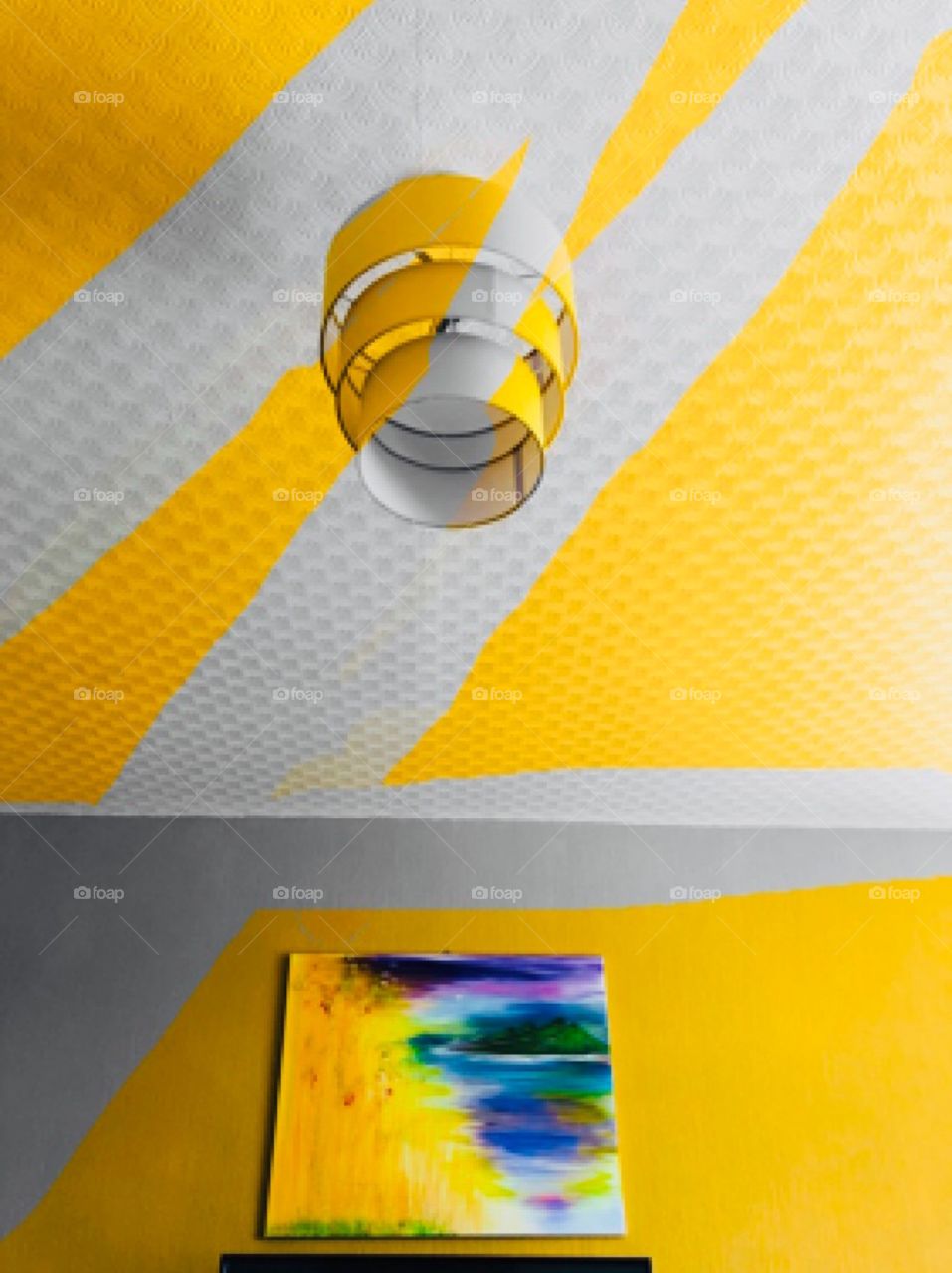 Colour clash with light shade ceiling wall and painting 