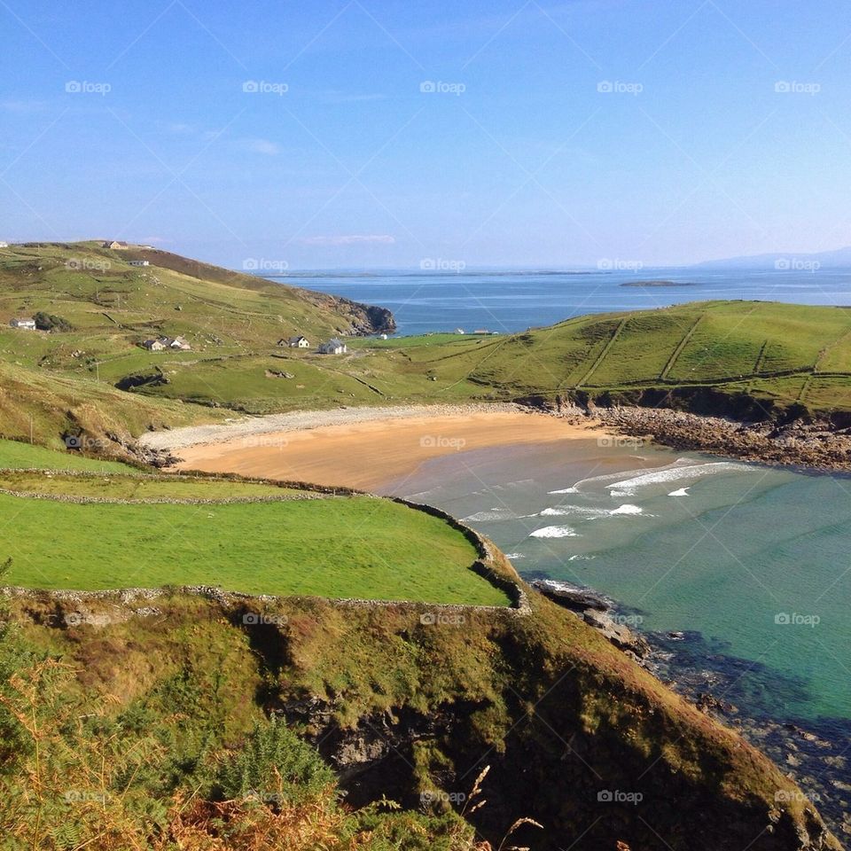 Scenic photo of a beach in Ireland