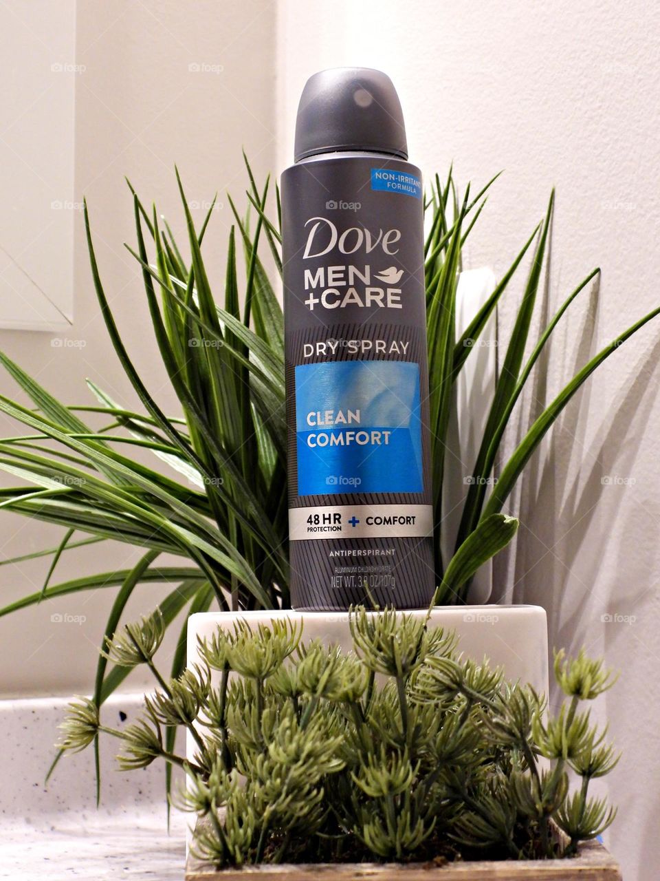 Dove Care DRY SPRAY - In addition to staying cool all day long, Dove antiperspirant spray helps you care for your underarms. This alcohol-free formula helps delicate underarm skin recover from the underarm irritation that regular shaving can cause.