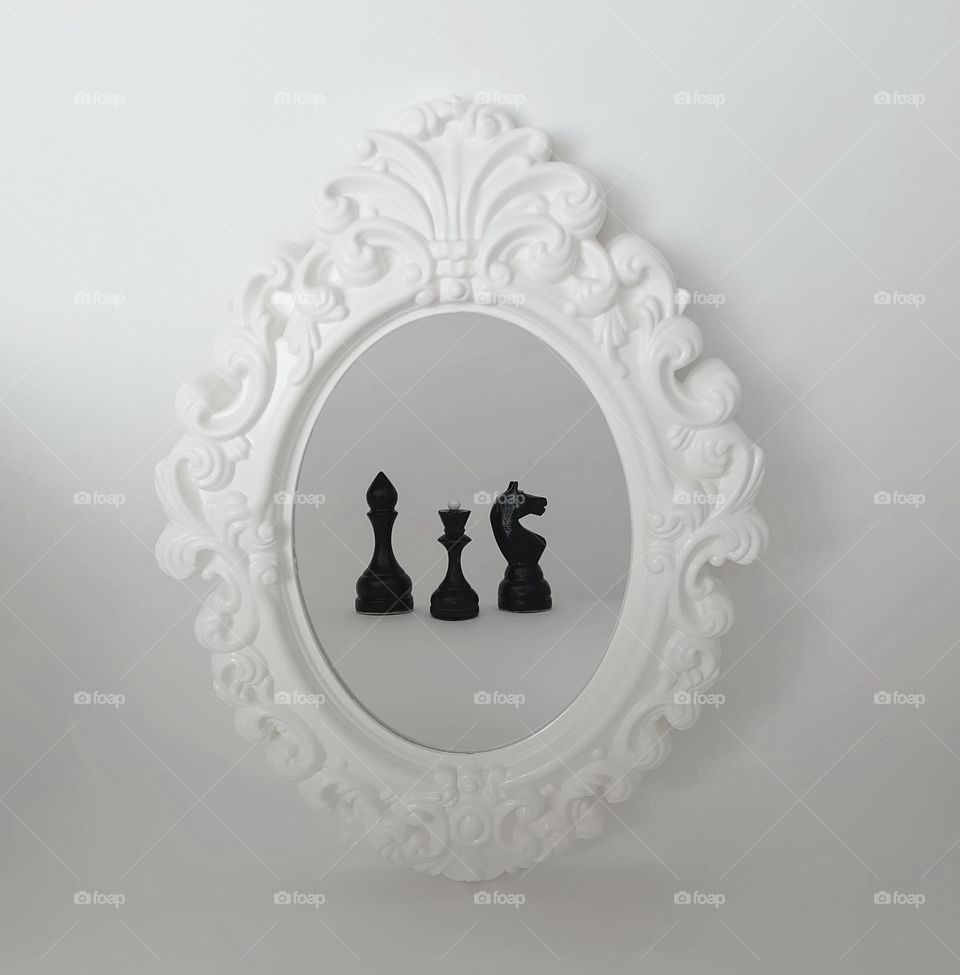 Let's play chess♟️🪞♟️Reflection in the mirror of chess pieces♟️🪞♟️