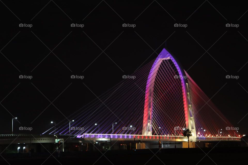 "Ke'an Aiqin Bridge" is a connecting bridge connecting Taichung's Zhongke Park and Shuinan. It is currently the highest cable-stayed bridge in the central part. The bridge looks like a harp