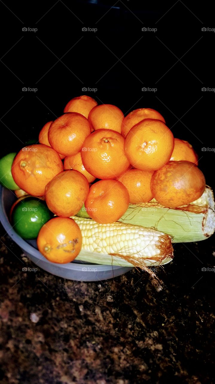 frutas da época milho limão laranja mixirica