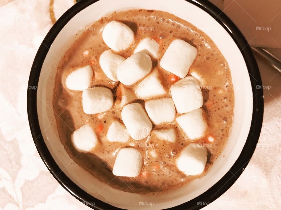 Hot chocolate with marshmallows 