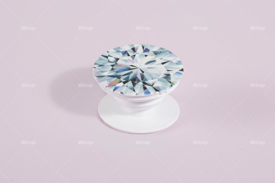 Diamond Image Pop Out Cell Handle Photo

A phone pop-out socket with a cut diamond image on its front.