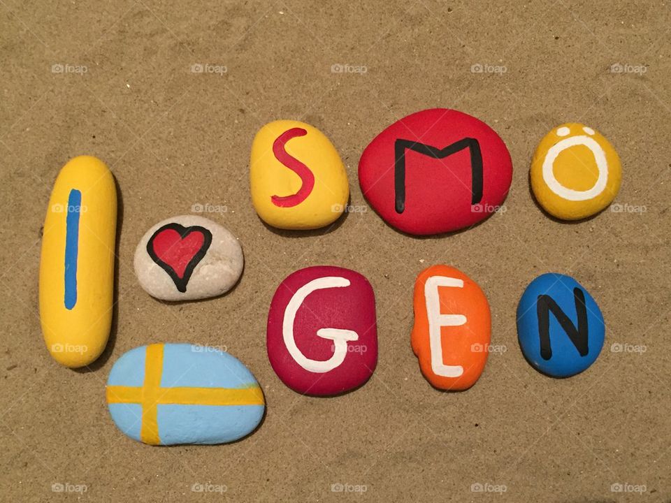 Smögen, souvenir on colored stones