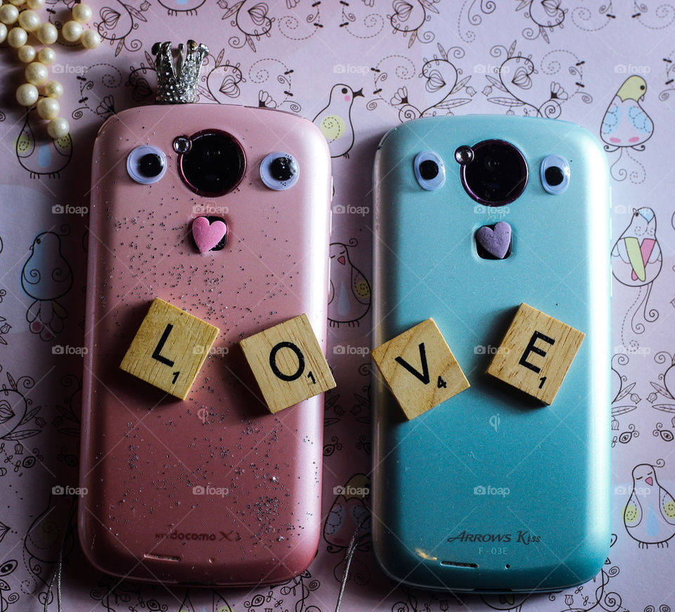 smartphones in love