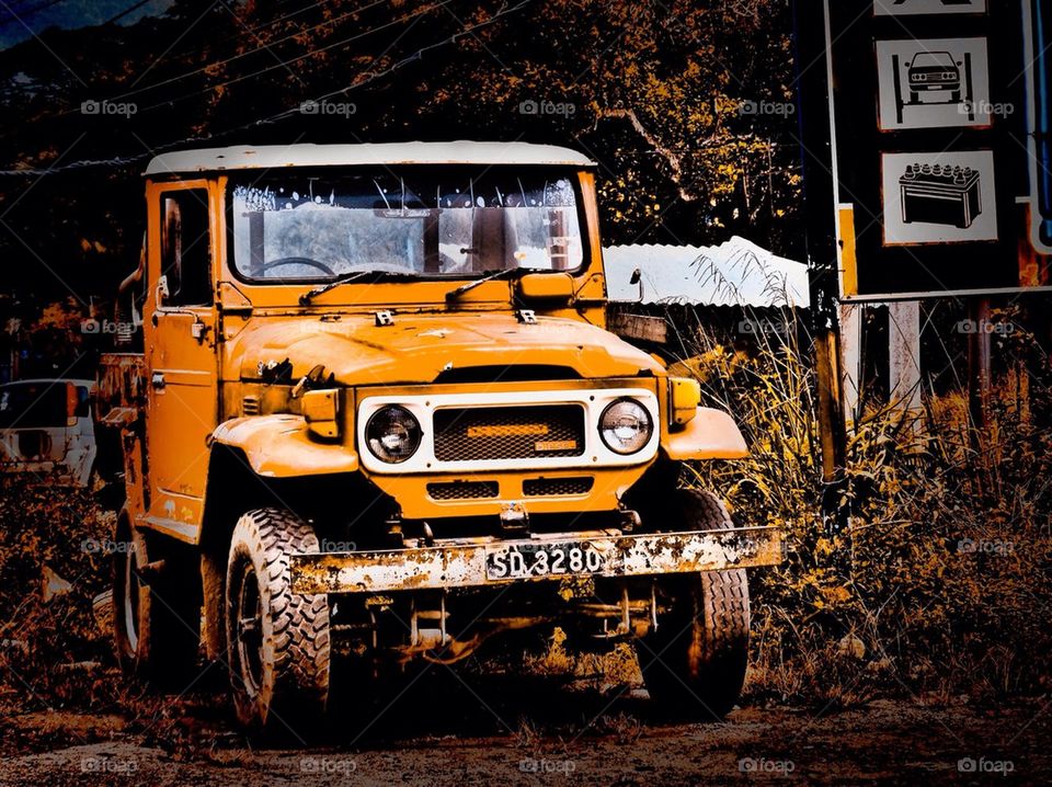 Vehicle hdr in orange