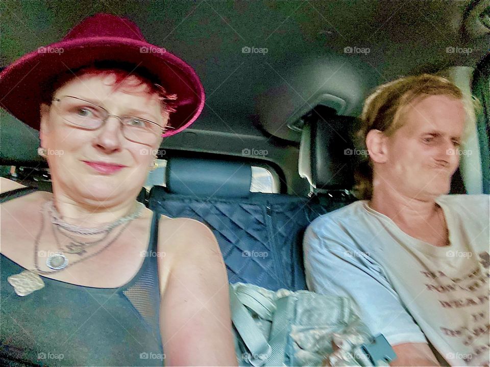 „Timothy“ and „Petra“ are on their way together traveling by car to a doctor‘s appointment in Brooklyn, NY in late July 2022 on an overcast day in „New York City“. Hypnotic Productions