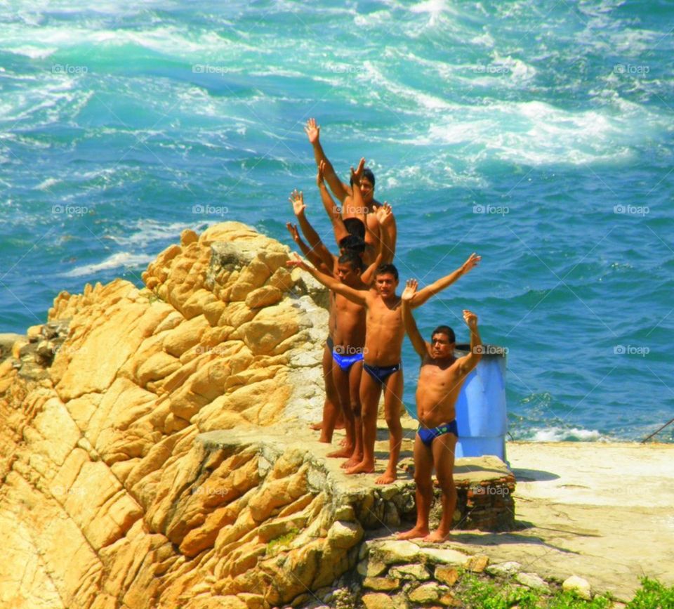 Cliff divers