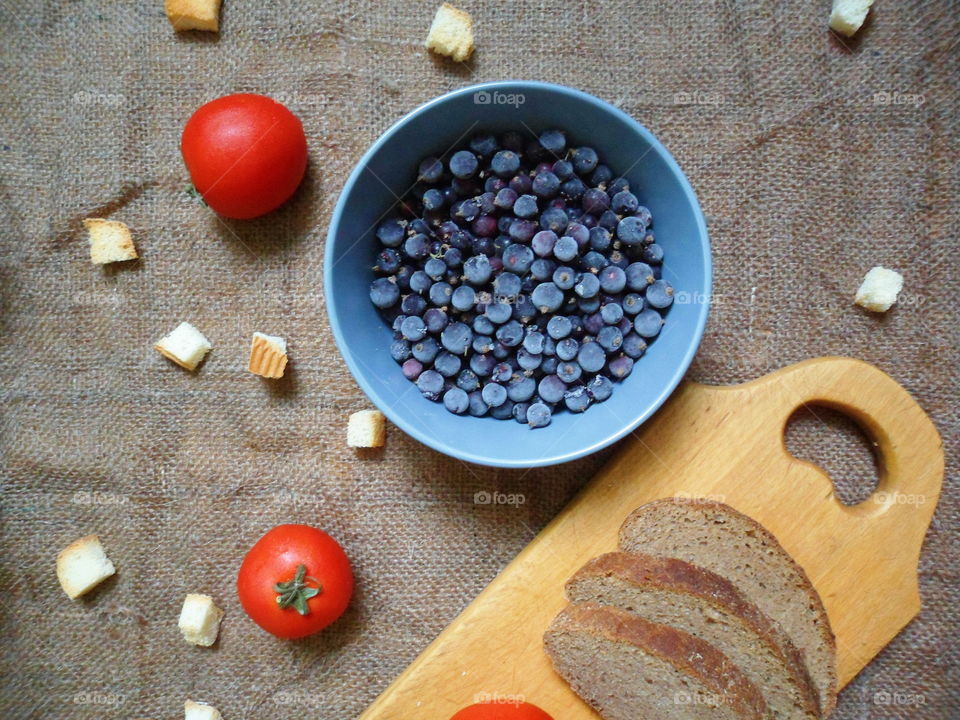 frozen currant, slices of bread, tomatoes on the table