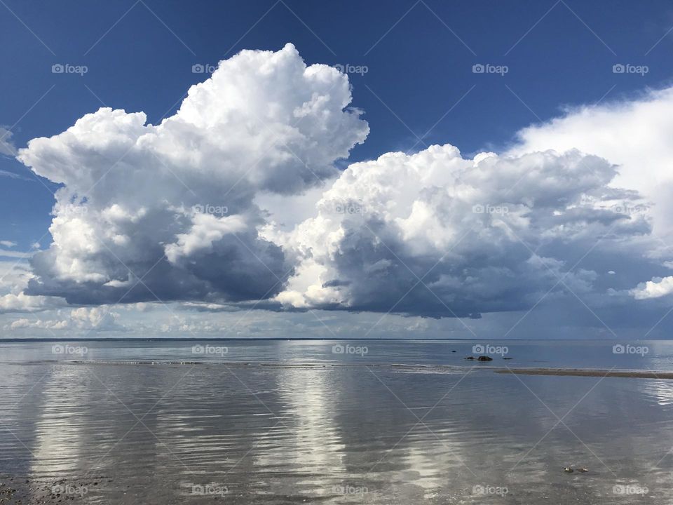 White cloud reflection