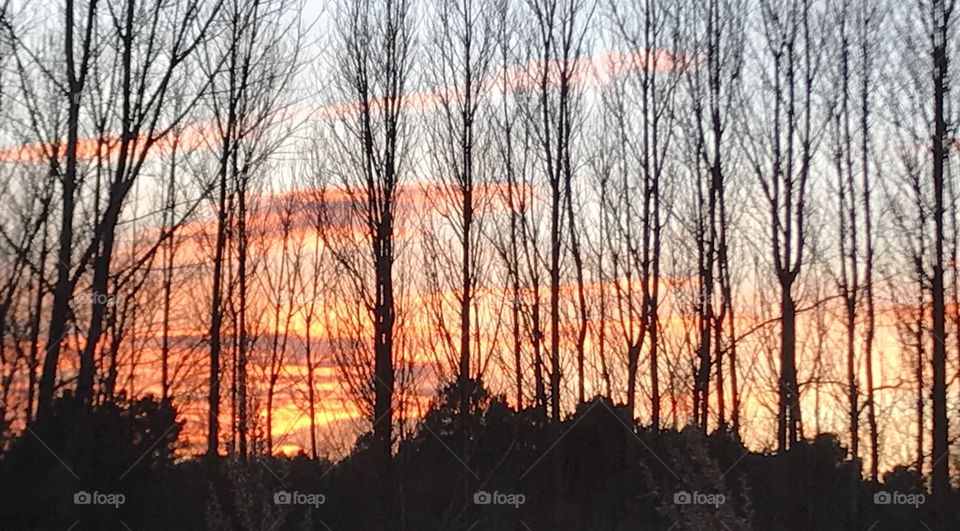 The Sun produces the sensation of seeing fire in the sky.