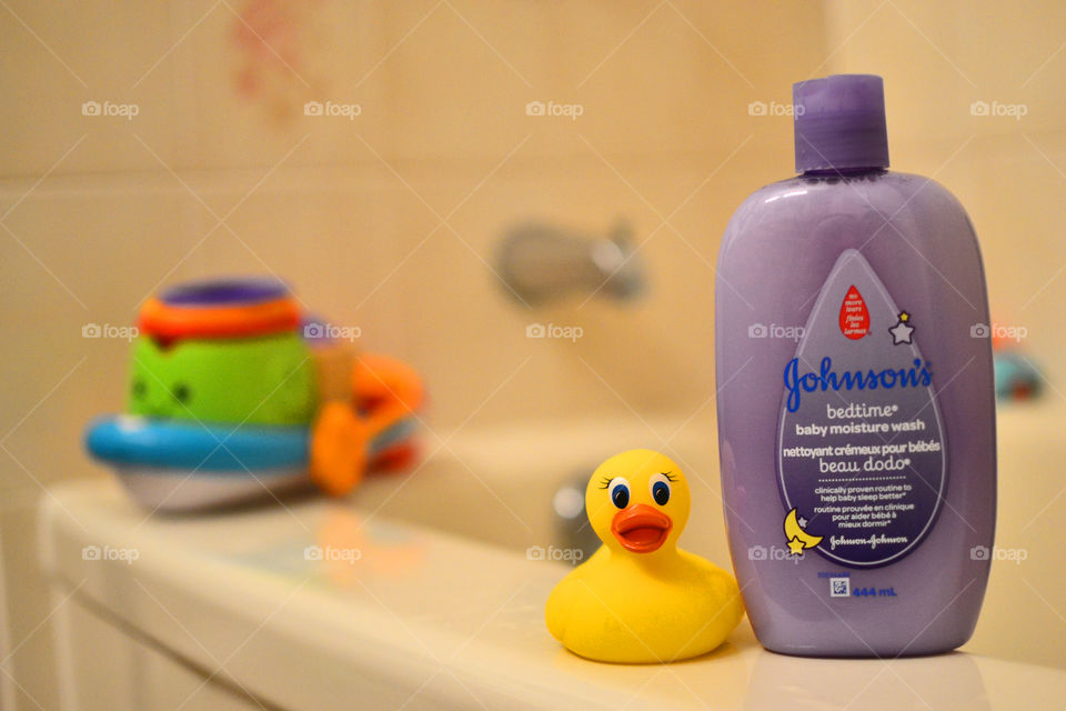 Johnson’s bath time shampoo with rubber duck 
