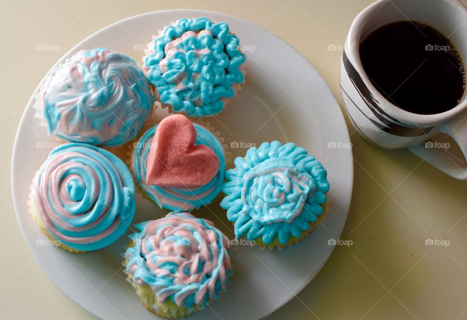 Cupcakes and coffee 