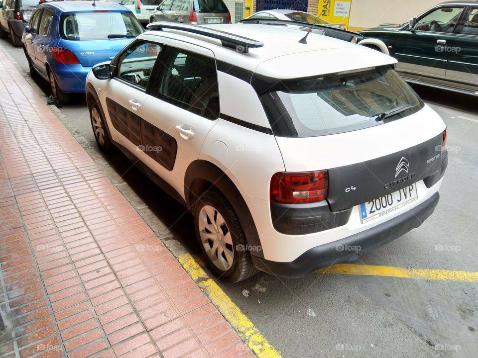 Citroen C4 cactus parked