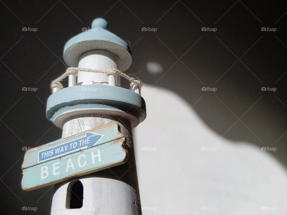 Wooden lighthouse : sea-themed decoration