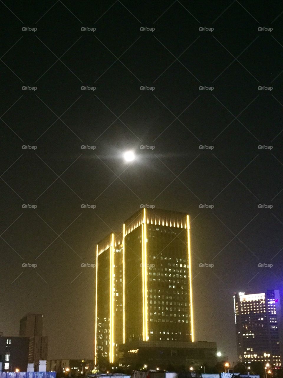 The moon hung over the Nokia building, shines like a beacon