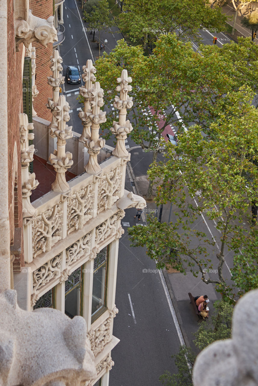 Barcelona. Avda Diagonal vista desde la Casa de les Puntxes . Detalles de las terrazas del edificio. 