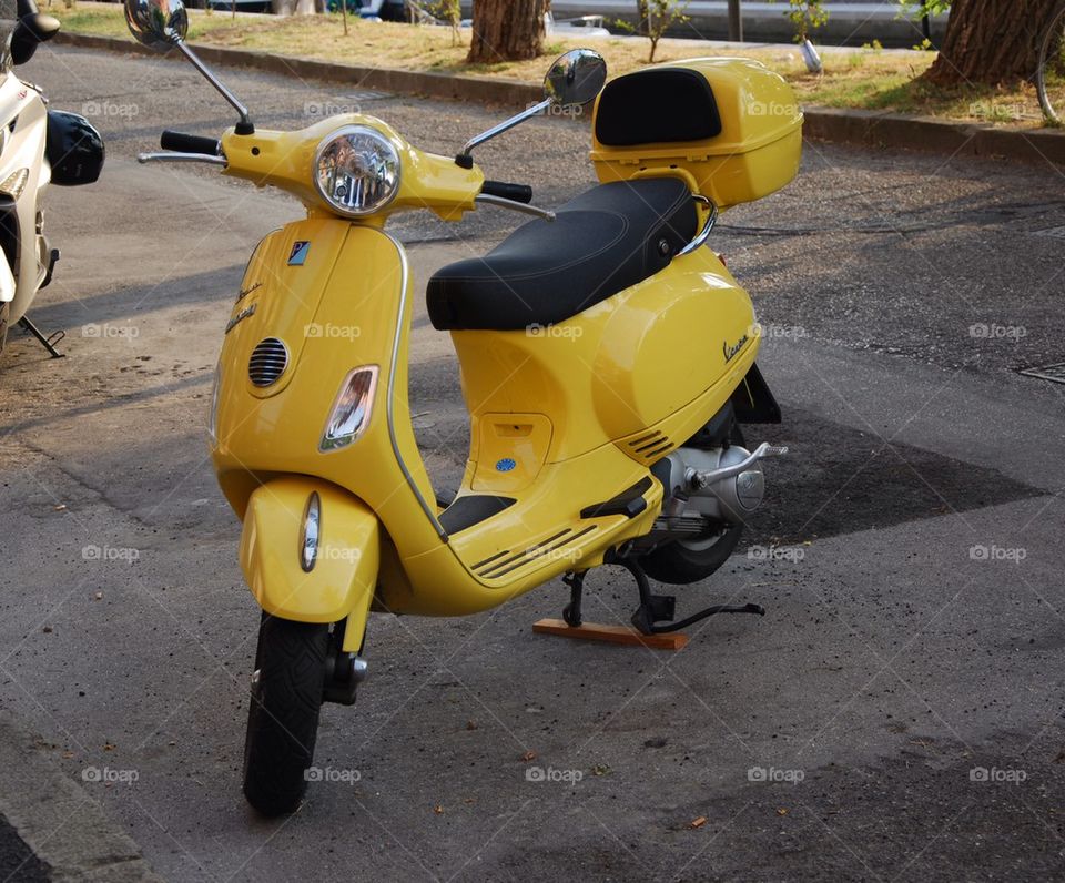 yellow italy vespa by humlabumla1