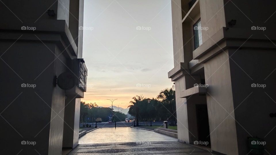 lihat mentari pagi di gerbang simpang lima gumul Kediri