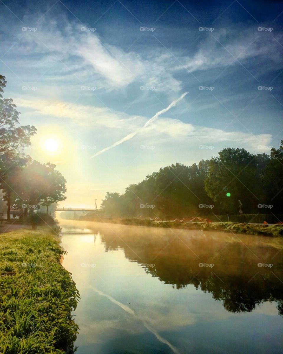 Idyllic countryside sunrise over the water