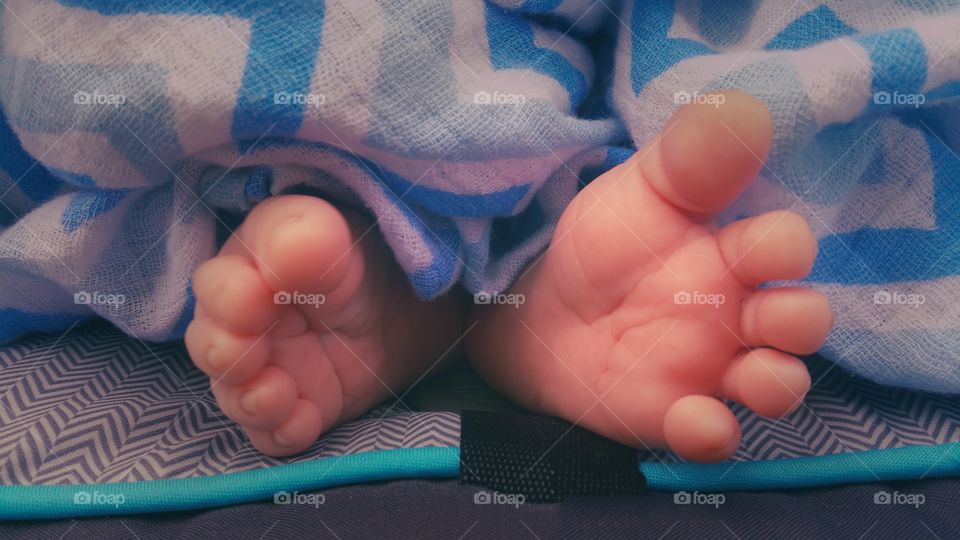 cute tiny toes..my favorite picture😊