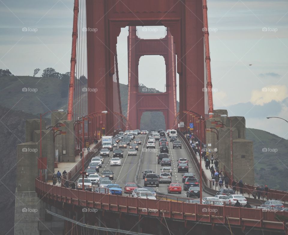 Traffic on the Golden Gate Bridge 