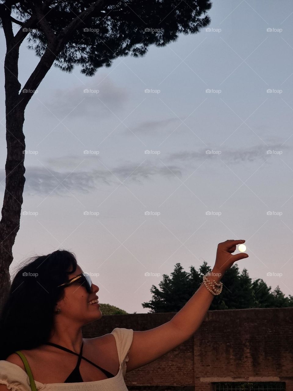 Toma la luna, es tuya.