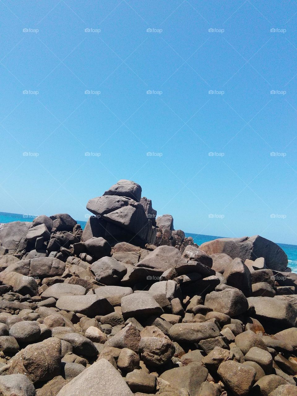 blue sky on the stones sholders