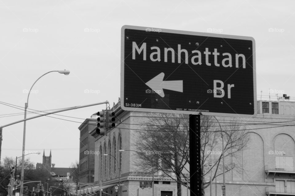 Manhattan bridge sign