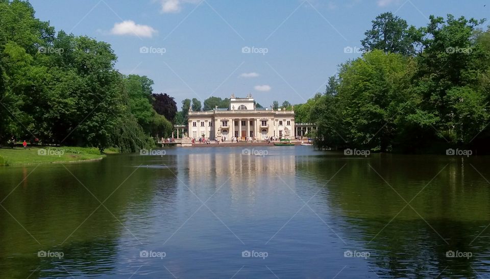 Palace on the water in Poland 💕