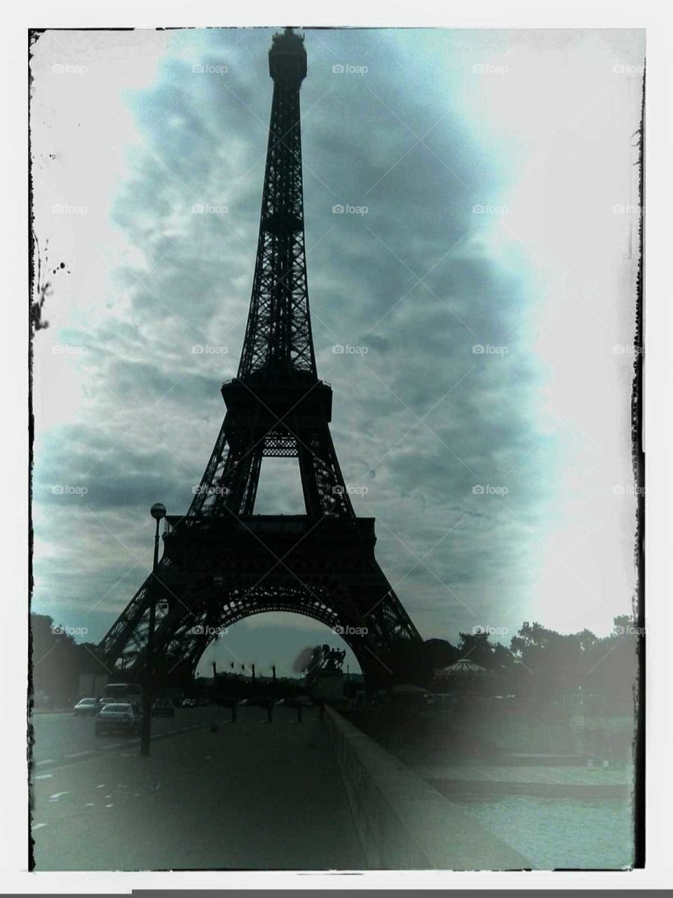 Eiffel Tower in black and white