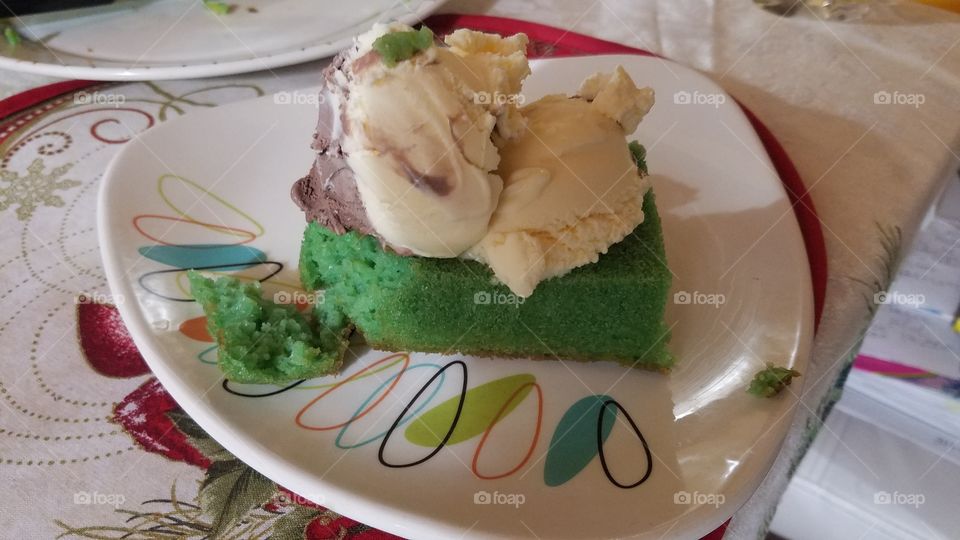 guess rhe green cake flavor