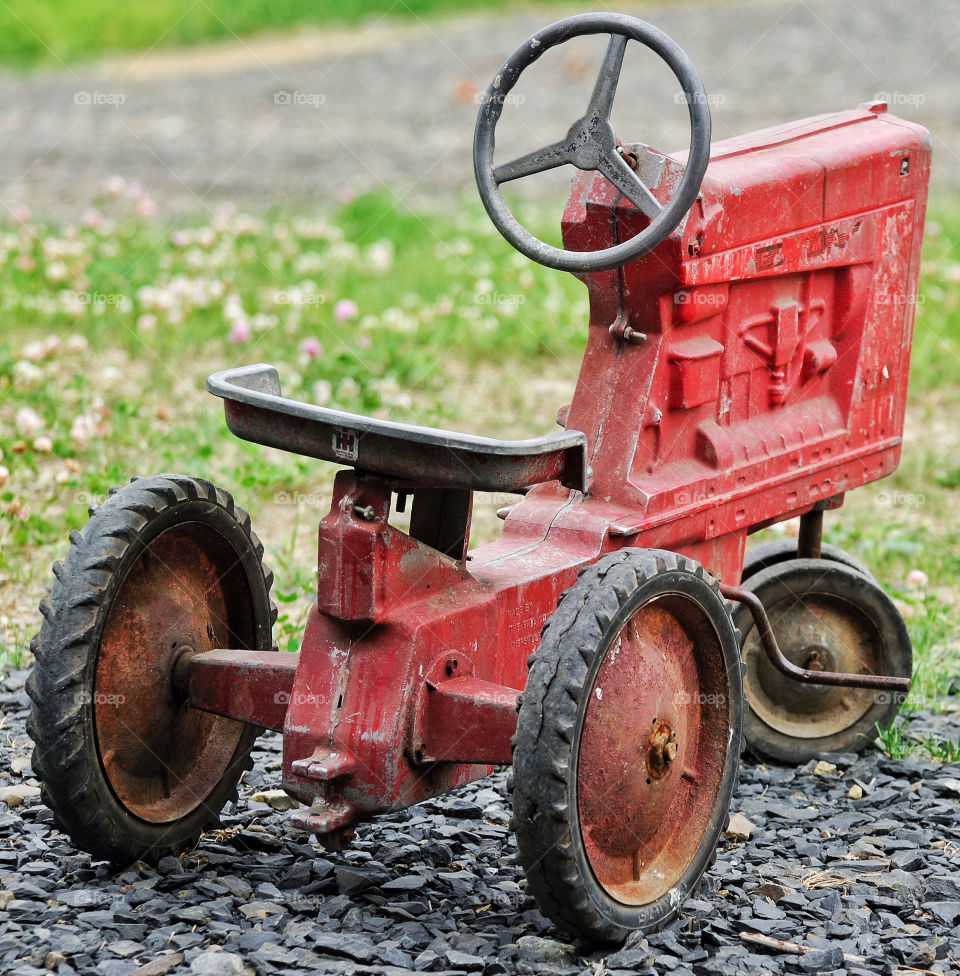 red toy farm rusty by delvec