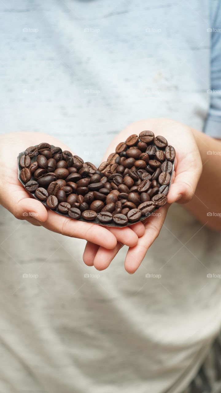 loving coffee from the taste to the beginning of making coffee that comes from coffee beans is the nature of coffee connoisseurs