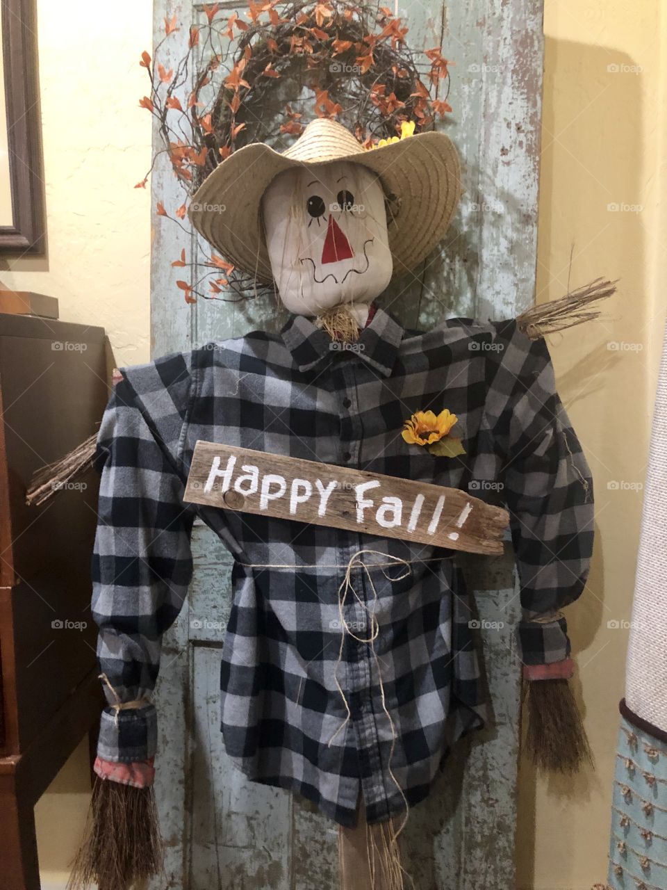 Happy Fall Scarecrow