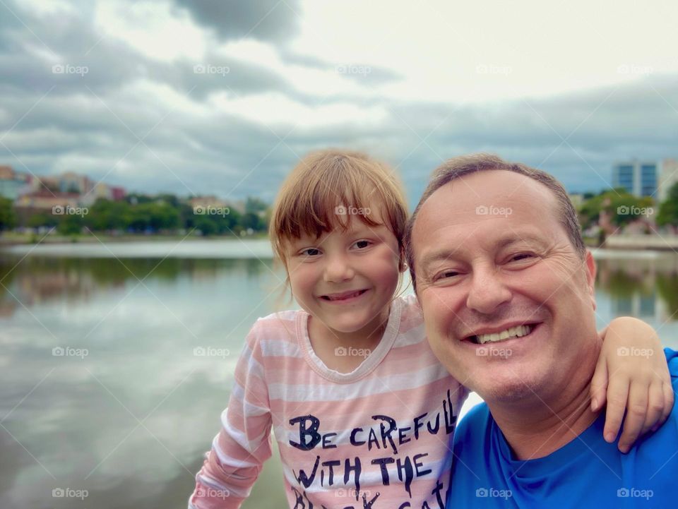 Eu e a Maria Estela brincamos no parque do Lago do Taboão. Olhe só a carinha de felicidade…

Estar com as crianças é tão bom…
