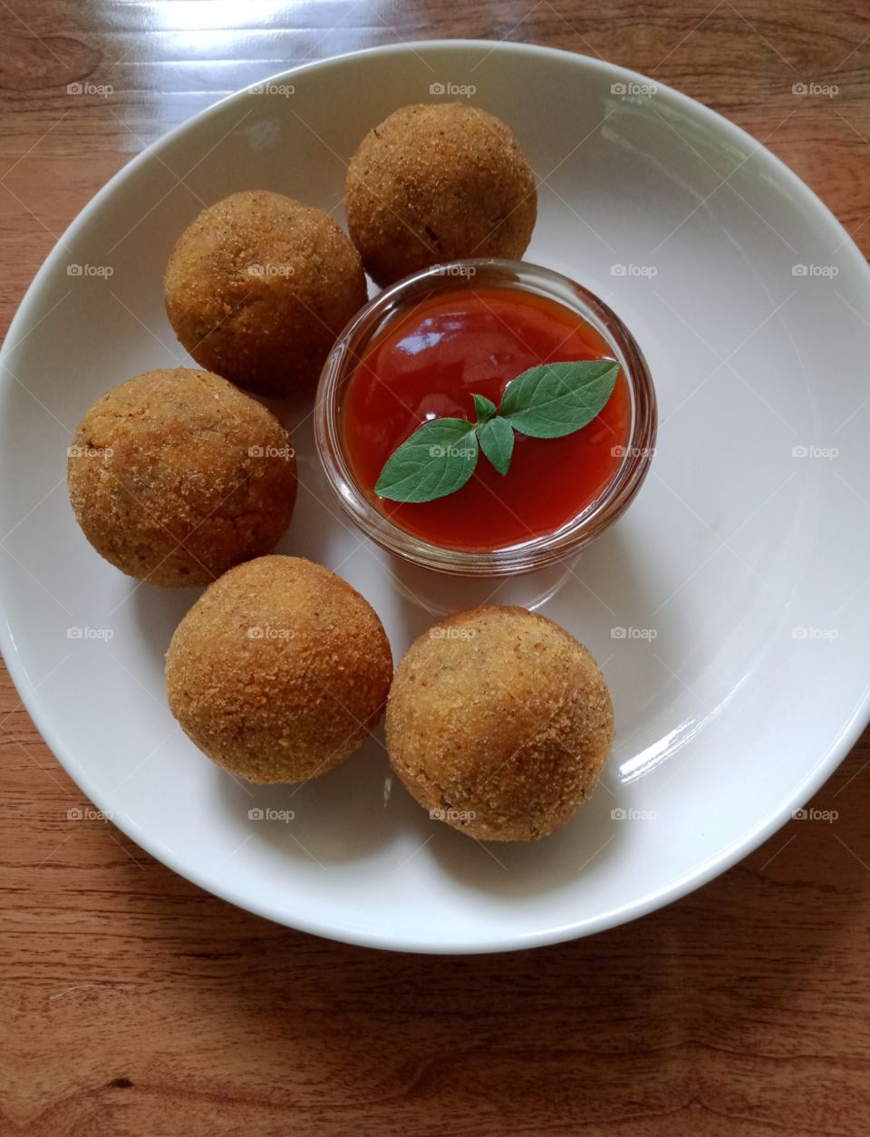 sea fish cutlets with tomato ketchup .