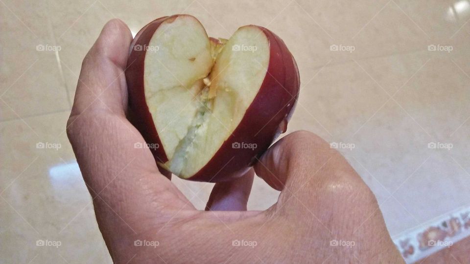 I hold apple