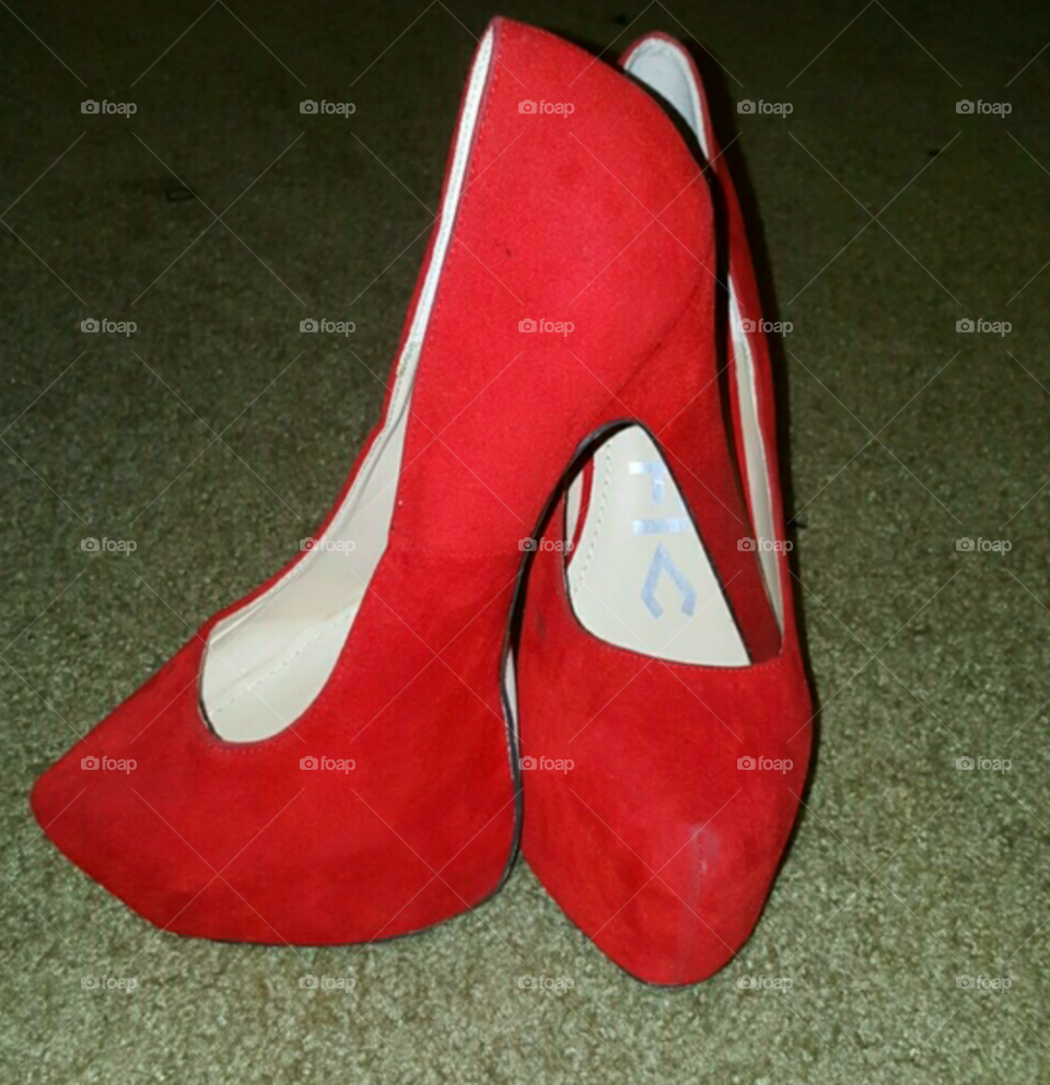 The sexiest red platform shoes 👠 ever