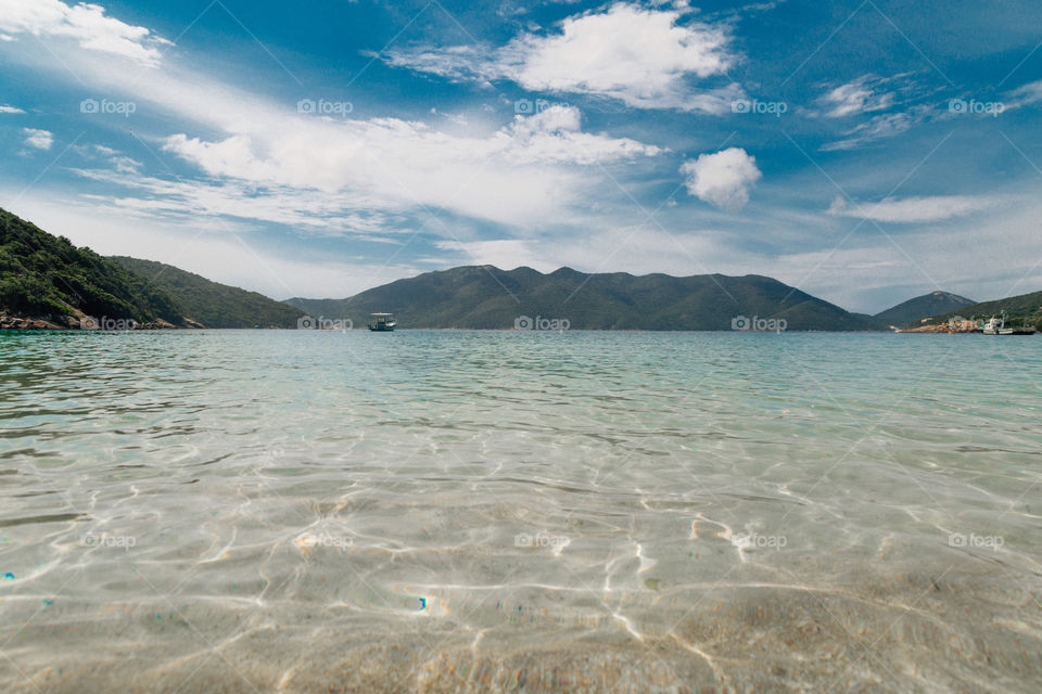 Praia com paisagem linda e fantástica no Brasil, na região do Lagos no Rio de Janeiro, em Búzios. Uma ilha incrível de conhecer!