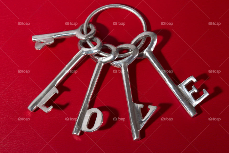 red love metal keys by splicanka