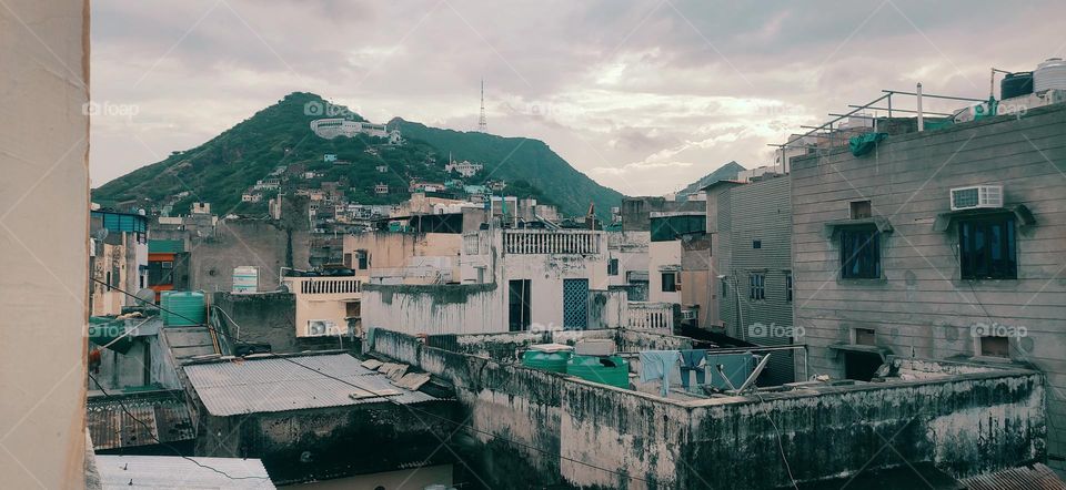 Seaside vs Mountains