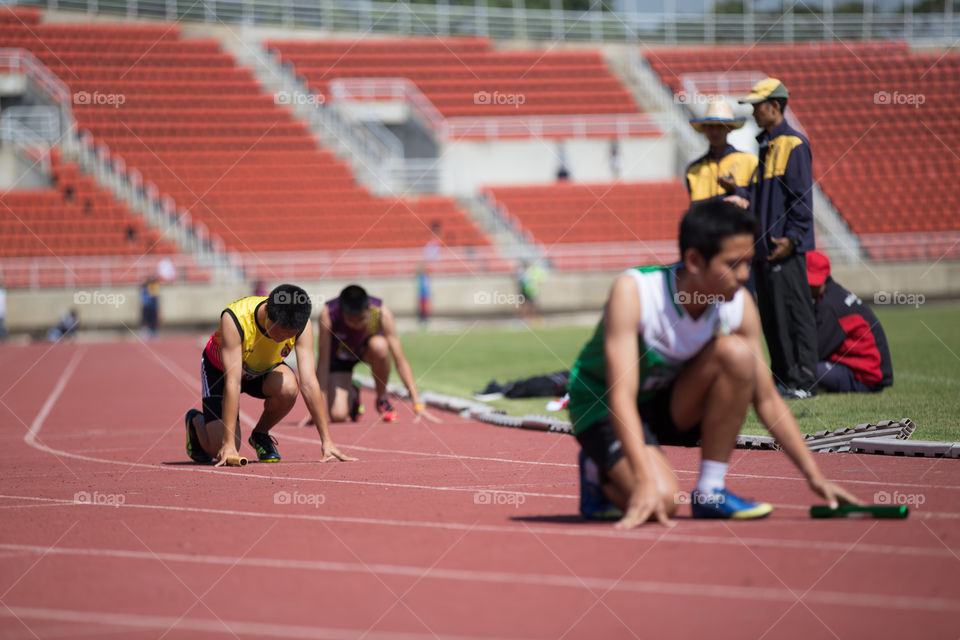 Athletic athlete in the track for the race