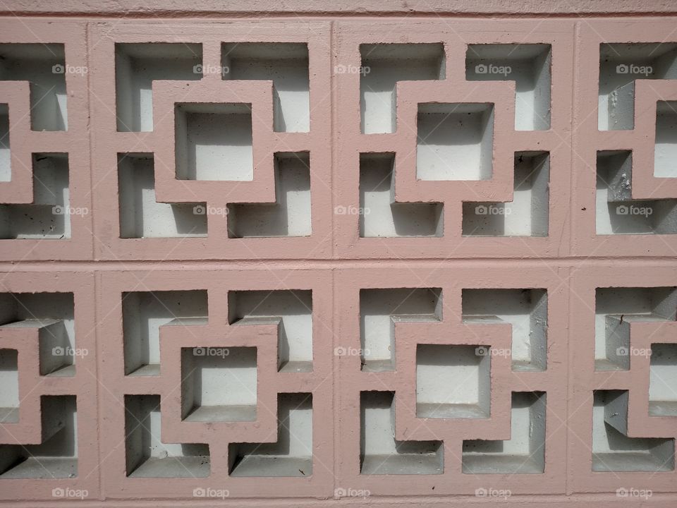 Symmetric brick pattern.